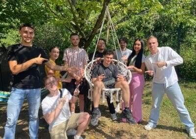 Résultats des examens finaux des BTS GTLA Gestion Transport, Logistique et Achats dans le jardin de l'ESGM à Mulhouse