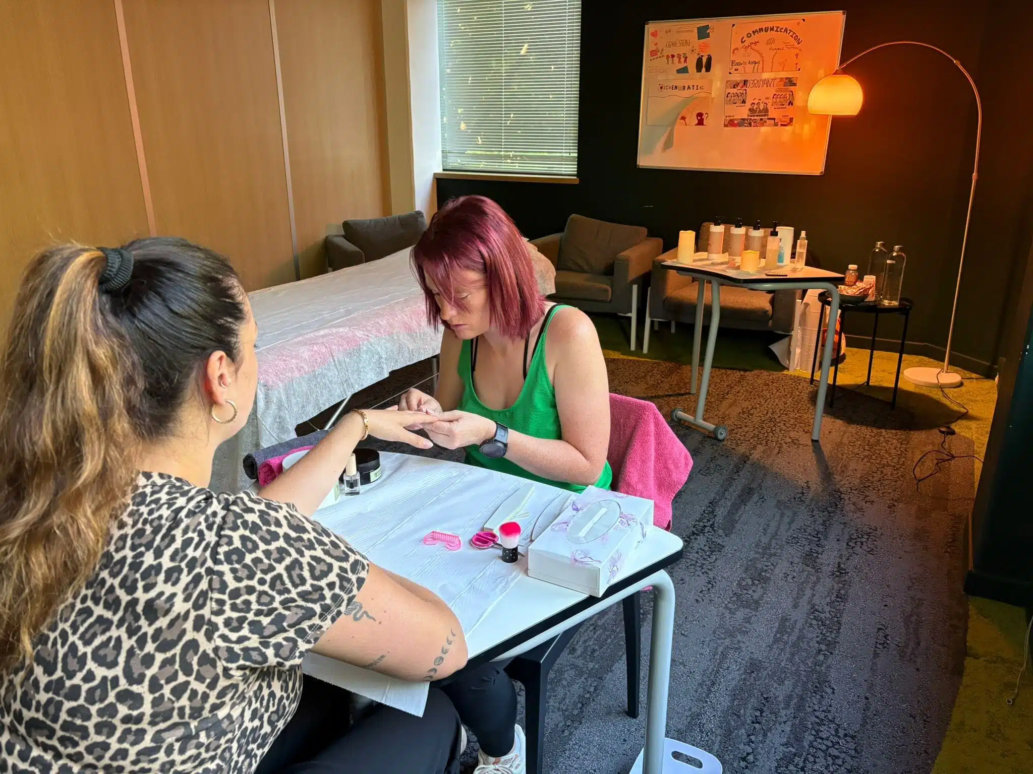 Équipe pédagogique qui profite d'un instant de bien être au travail à l'ESGM